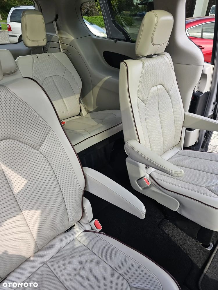 Chrysler Pacifica - 28