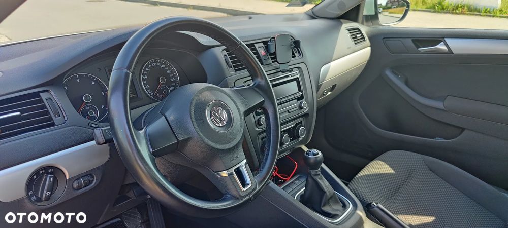 Volkswagen Jetta 1.6 TDI Trendline - 11