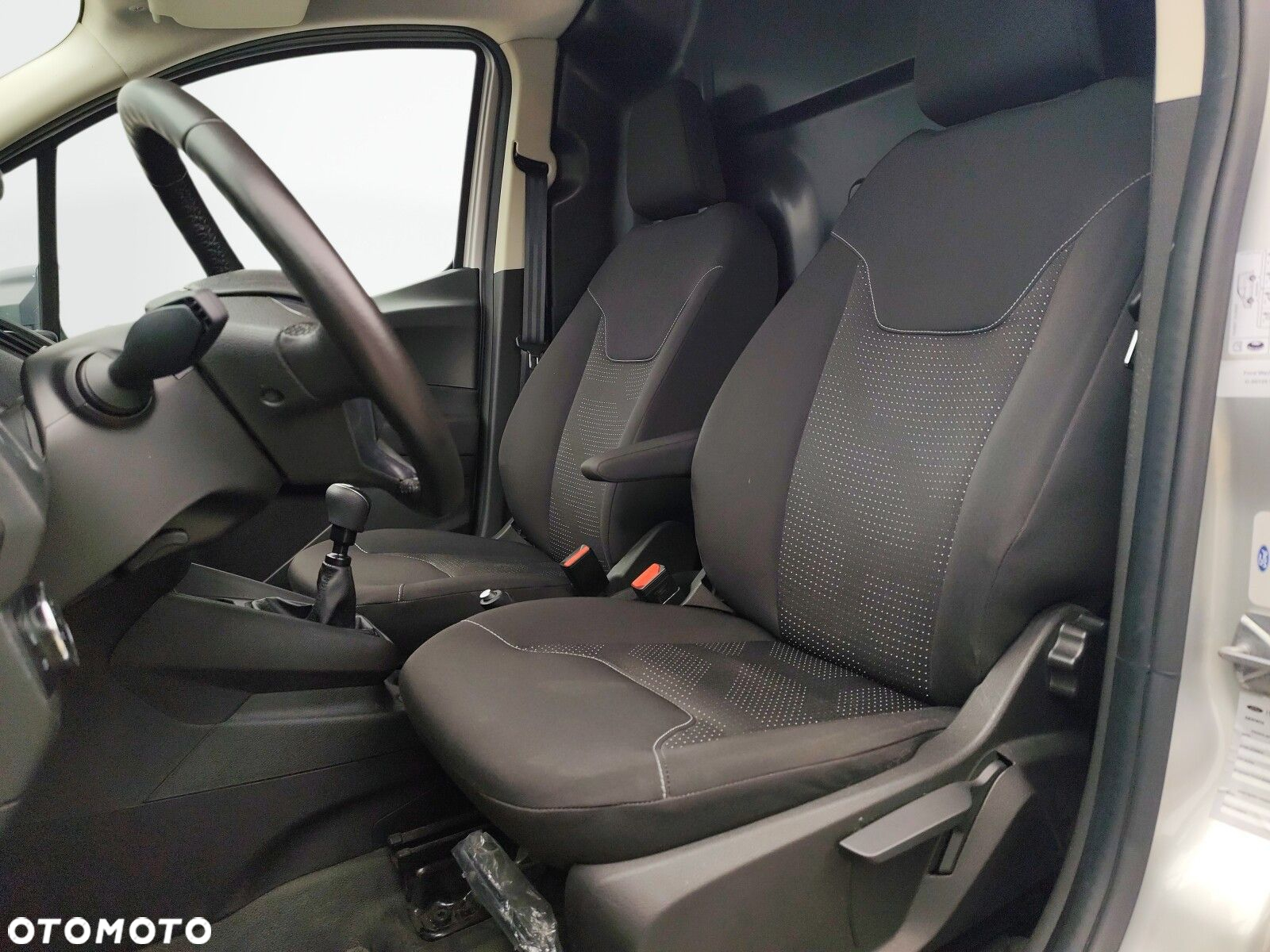 Ford transit-courier - 10