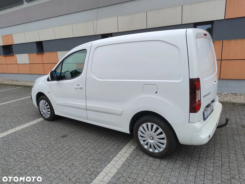 Peugeot PARTNER PO LIFT 1.6 HDI (90KM) 5-BIEGÓW KLIMA TEMPOMAT TABLET STAN IDEALNY FULL OPCJA BEZWYPADKOWY SERWIS KM NIE MA RDZY ! ! ! - 4