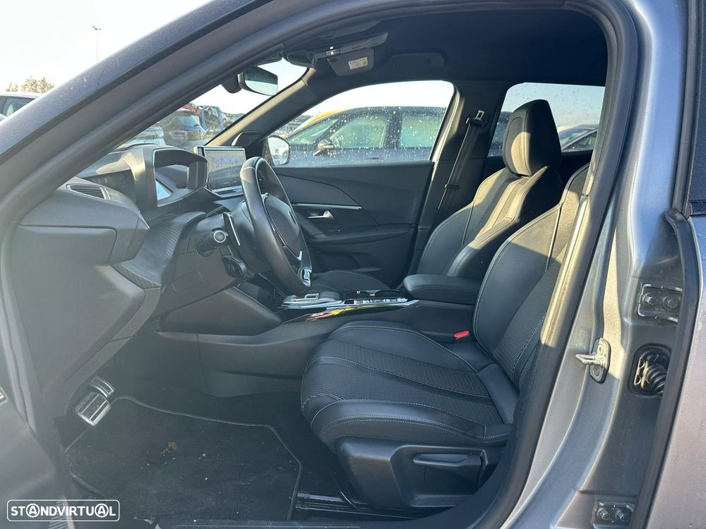 Peugeot 2008 PureTech 130 EAT8 GT - 9