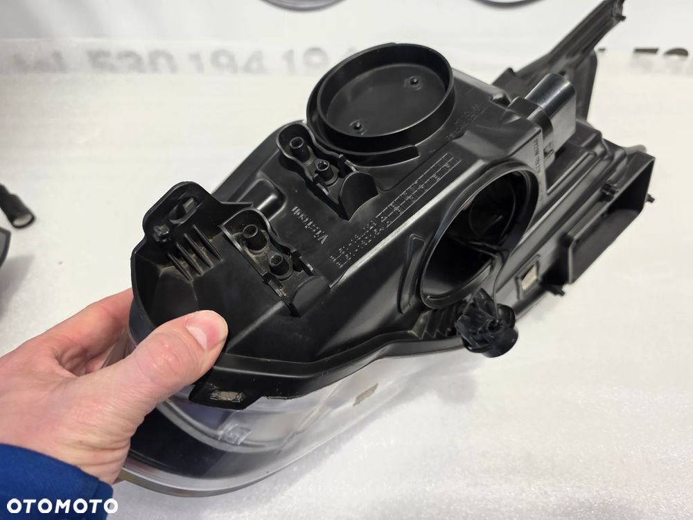 FORD FOCUS MK3 10- KOMPLET LAMP LEWA + PRAWA LAMPA PRZEDNIA PRZÓD CIEMNA ST / TITANIUM , NR BM51-132029-CH / BM51-13W030-CH , NR AUKCJI LPP264 - 12