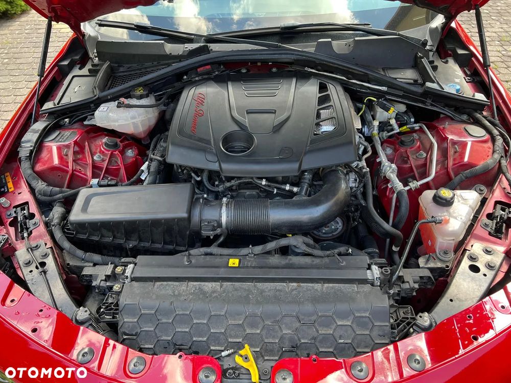 Alfa Romeo Giulia 2.0 Turbo 16V AT8-Q4 Ti - 9