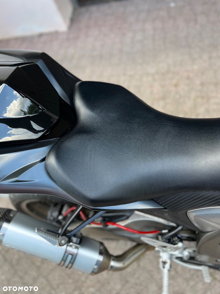 Suzuki GSX-R - 15