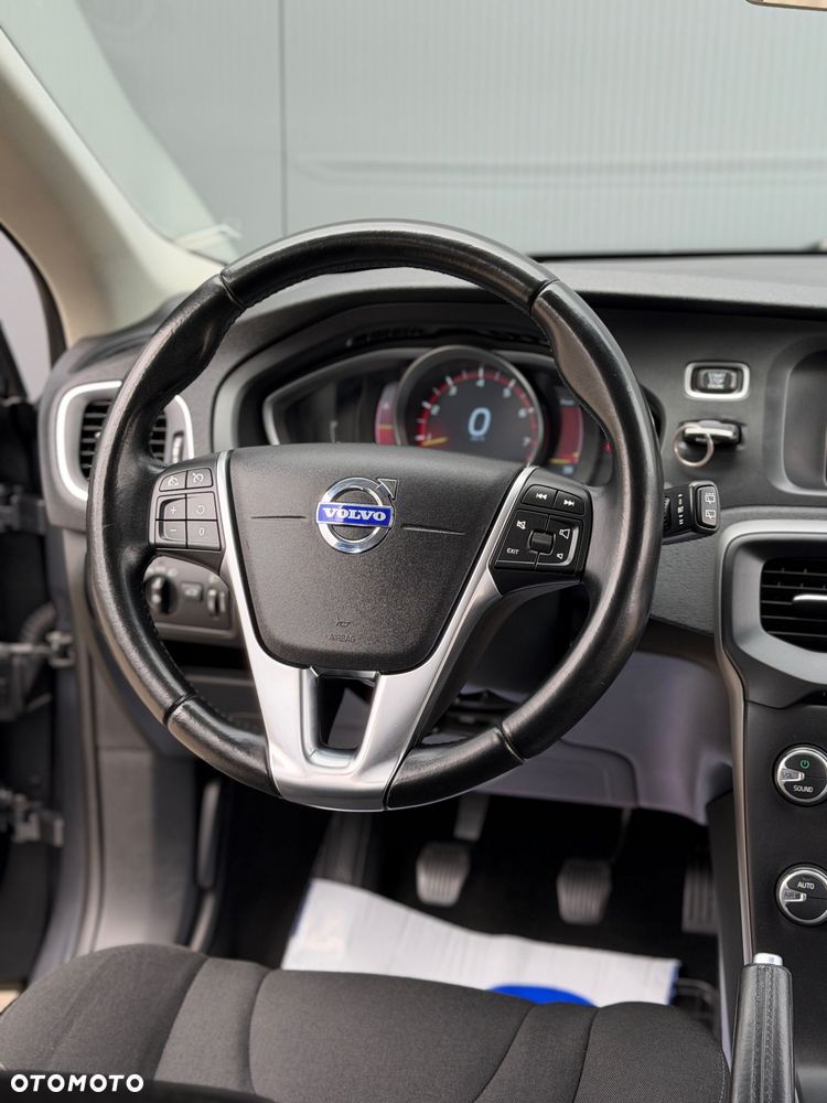 Volvo V40 T3 Momentum - 9