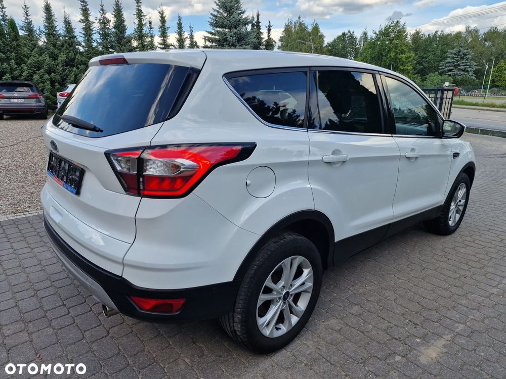 Ford Kuga 2.0 TDCi 2x4 Titanium - 10