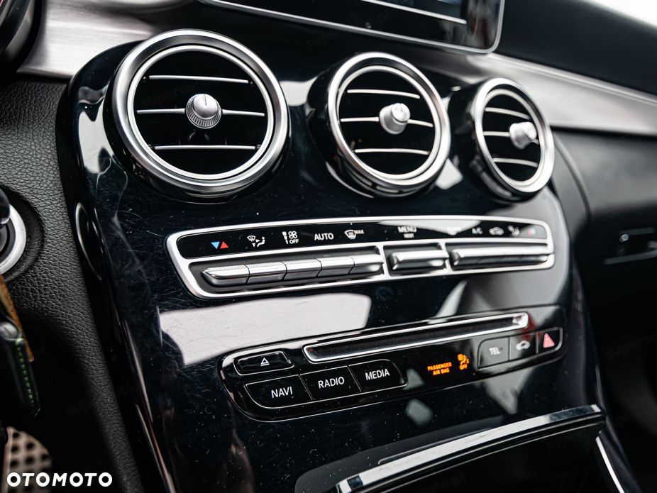 Mercedes-Benz Klasa C 300 9G-TRONIC - 21