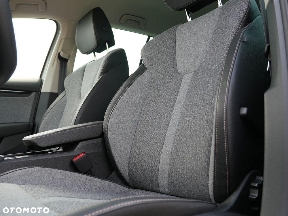 Skoda Octavia 2.0 TDI Edition 130 Selection DSG - 25