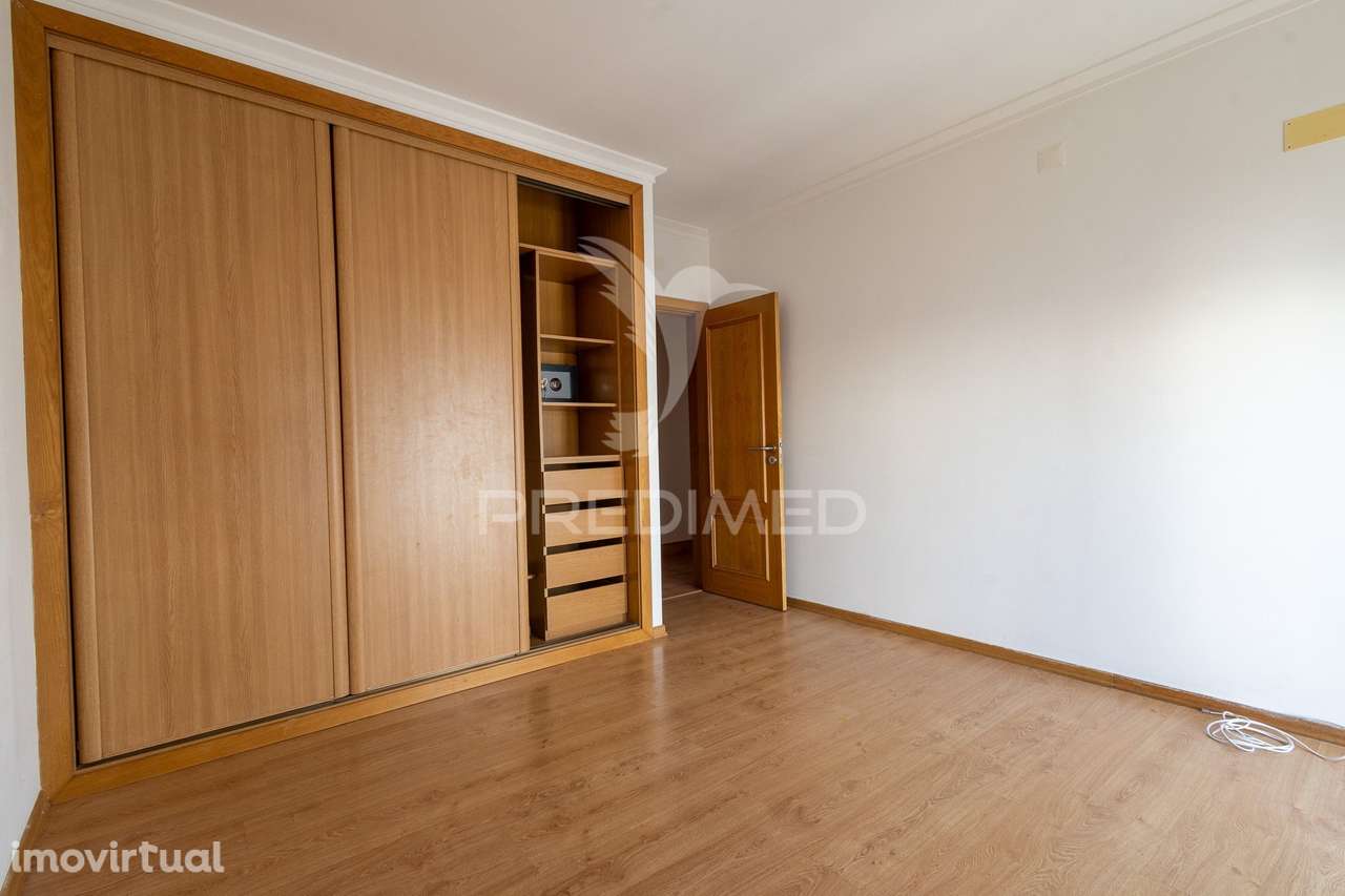 Bairro dos Álamos - Apartamento T3 com Garagem - Grande imagem: 2/31