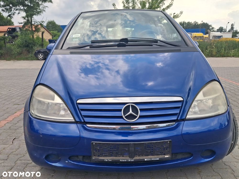 Mercedes A160 ELCH A klasa W168 silnik 1.6 Benzyna 166.930 skrzynia biegów drzwi klapa maska zderzak błotnik lakier 933 Tiefseeblau / Deep Sea Blue alternator listwa wtryskowa przepustnica przepływomierz alternator maglownica wahacz pompa wspomagania sprężarka klimatyzacji cewka wentylator sterownik stacyjka moduł silniczek panel przewód wiązka radio fotel fotele tapicerka skórzana skóra boczek podłokietnik szyba zwrotnica EGR chłodnica pas wzmocnienie lusterko lampa reflektor tłumik wydech halogen hak holowniczy klamka belka sanki mcperson amortyzator sprężyna felga zwrotnica blenda mikrostyk kierownica mechanizm zamek zacisk hamulcowy jarzmo klamka włącznik schowek lewarek wybierak osłona łapa poduszka zbiorniczek rura manetki kolektor pompa ABS sprzęgło konsola tunel kratki nawiewu skóra szyberdach NA CZĘŚCI - 2