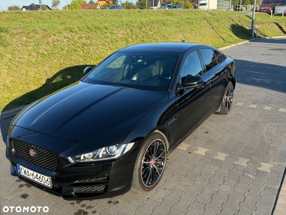 Jaguar XE 2.0 T Portfolio - 16