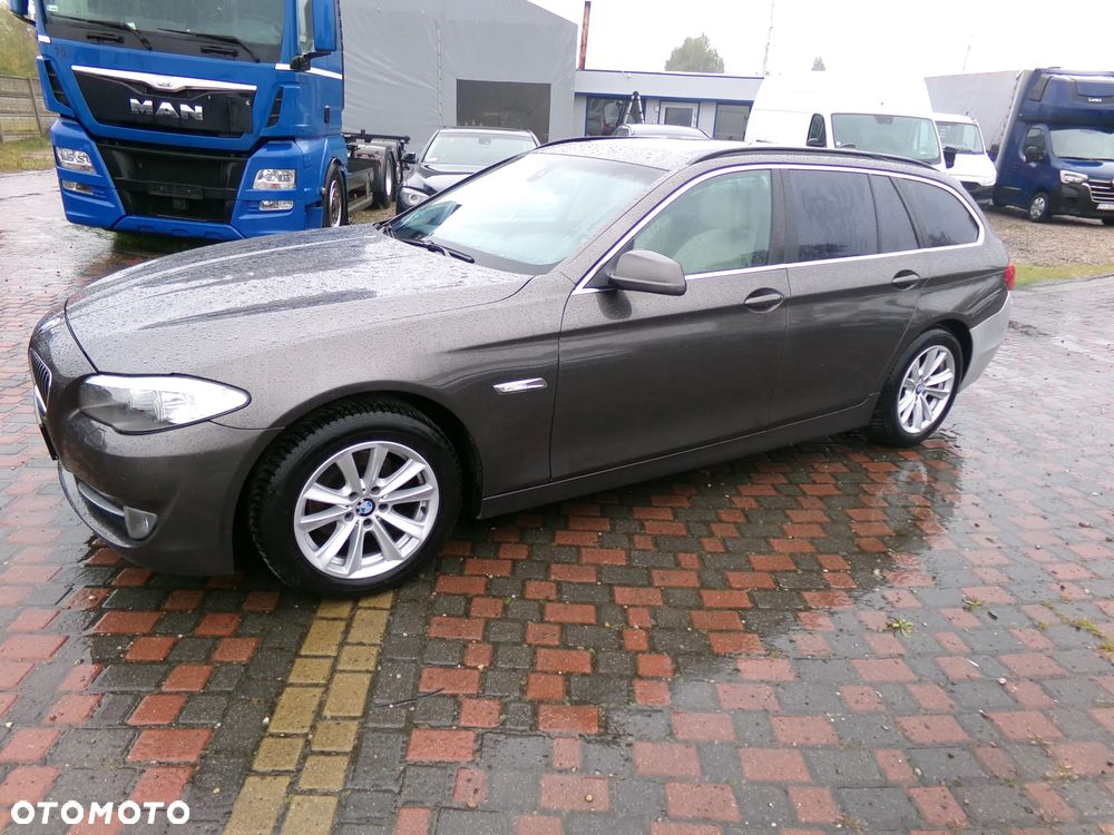 BMW Seria 5 520d Sport-Aut - 9