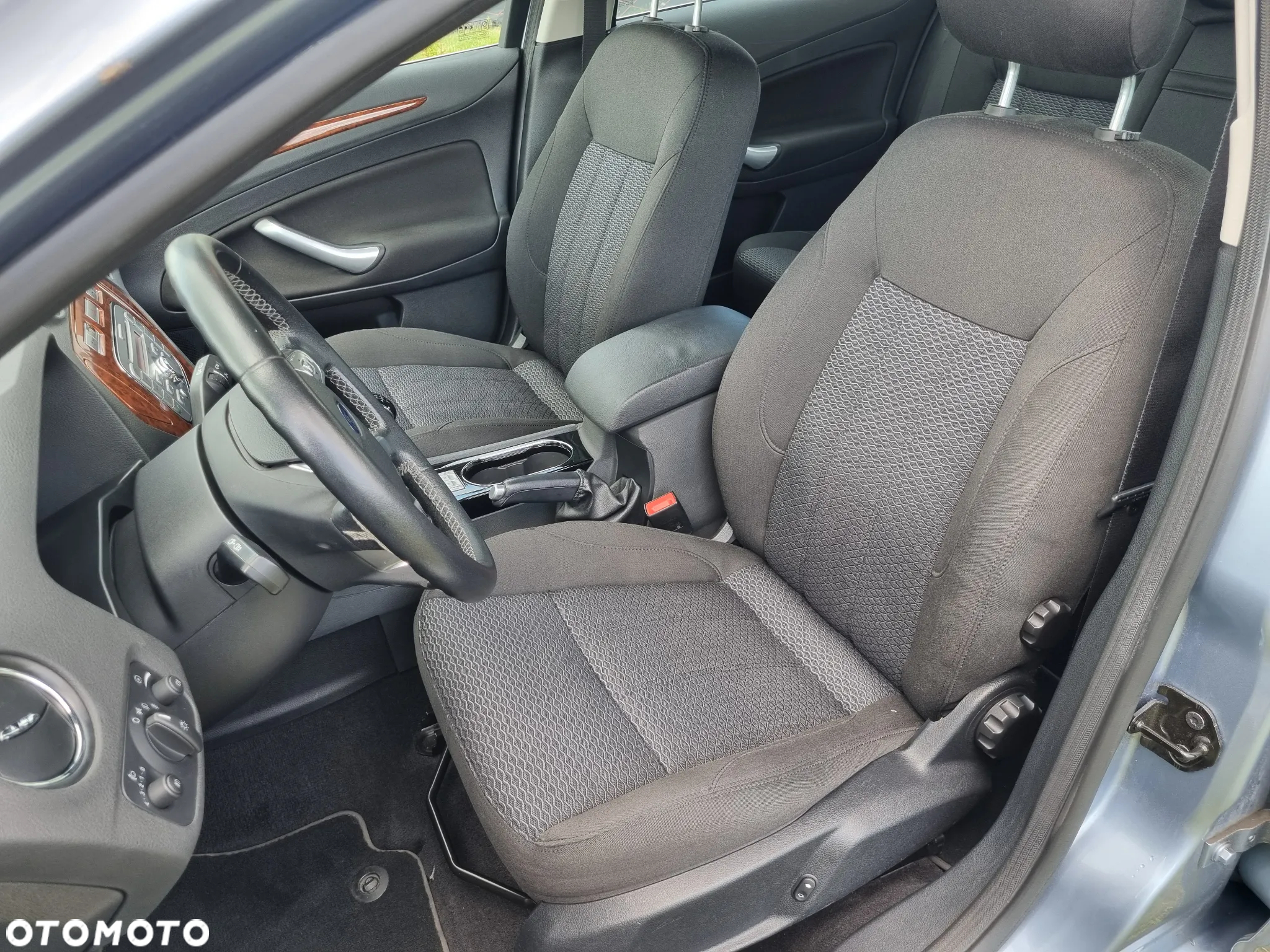 Ford Mondeo 2.0 Ghia - 11