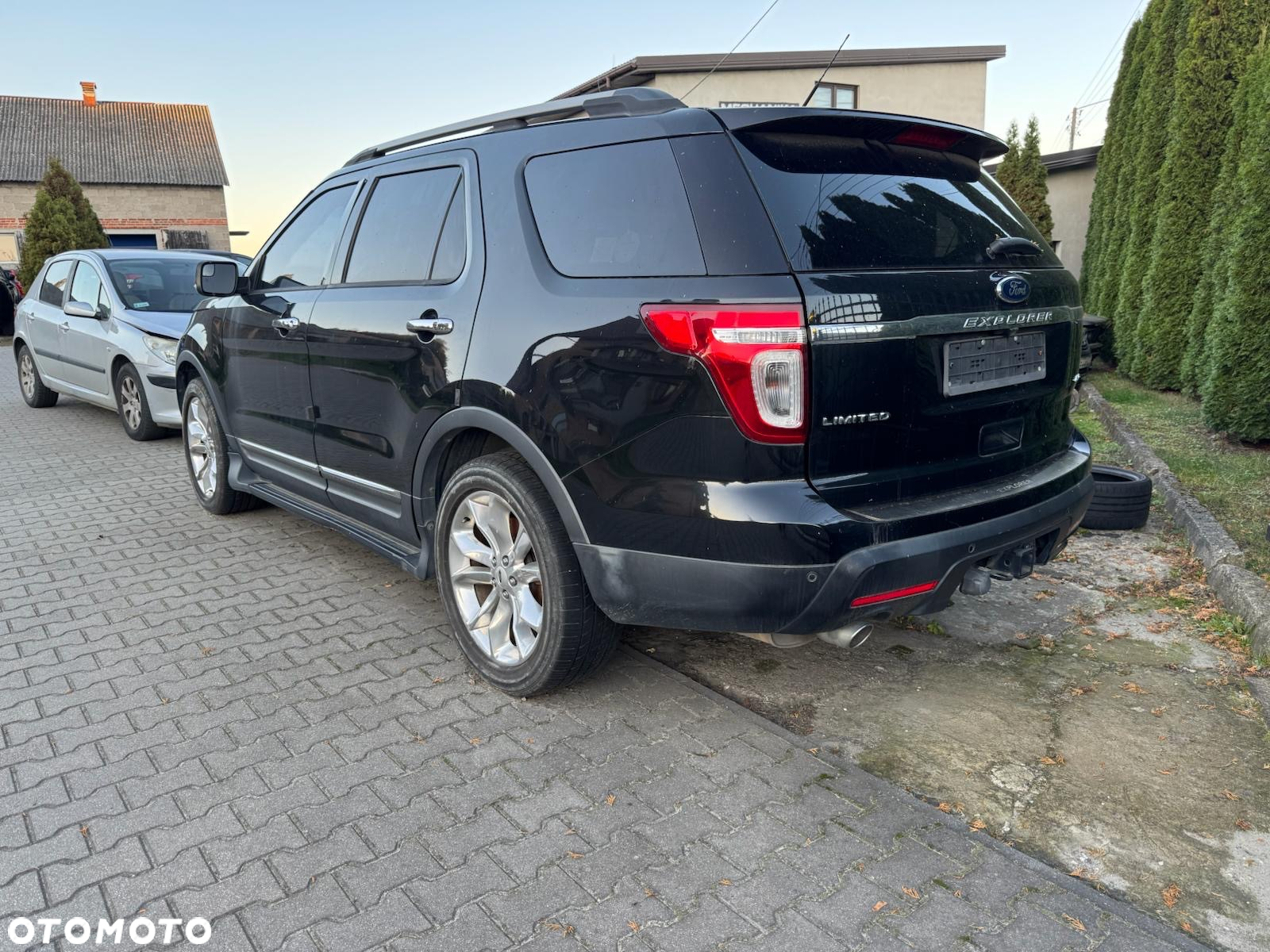 Ford Explorer - 16