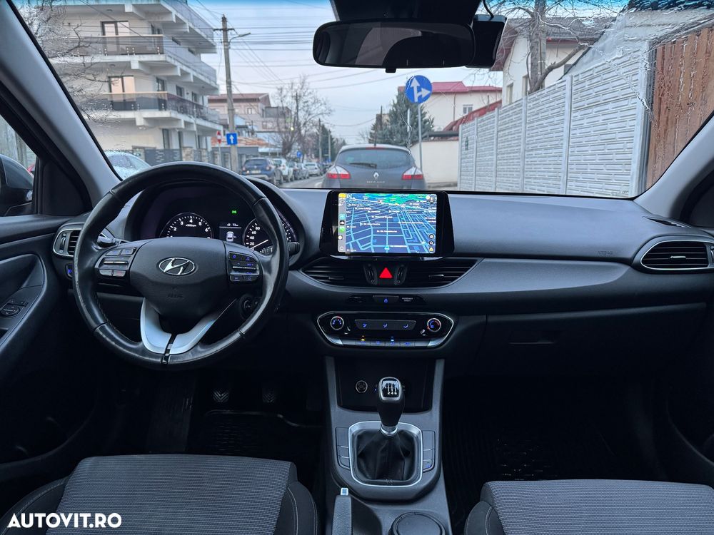 Hyundai i30 1.4 100CP 5DR M/T Comfort - 9