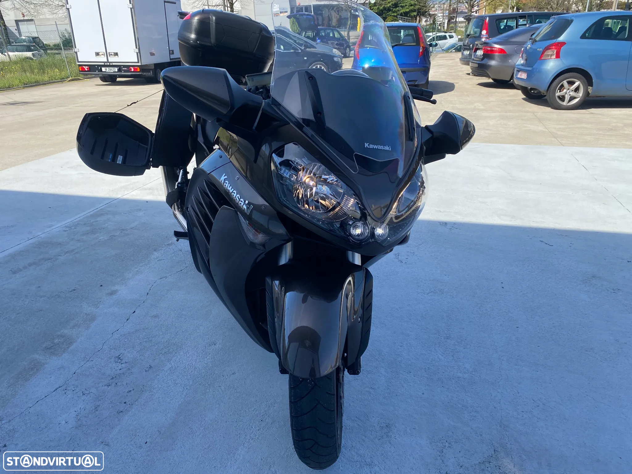 Kawasaki GTR 1400 GTR - 3