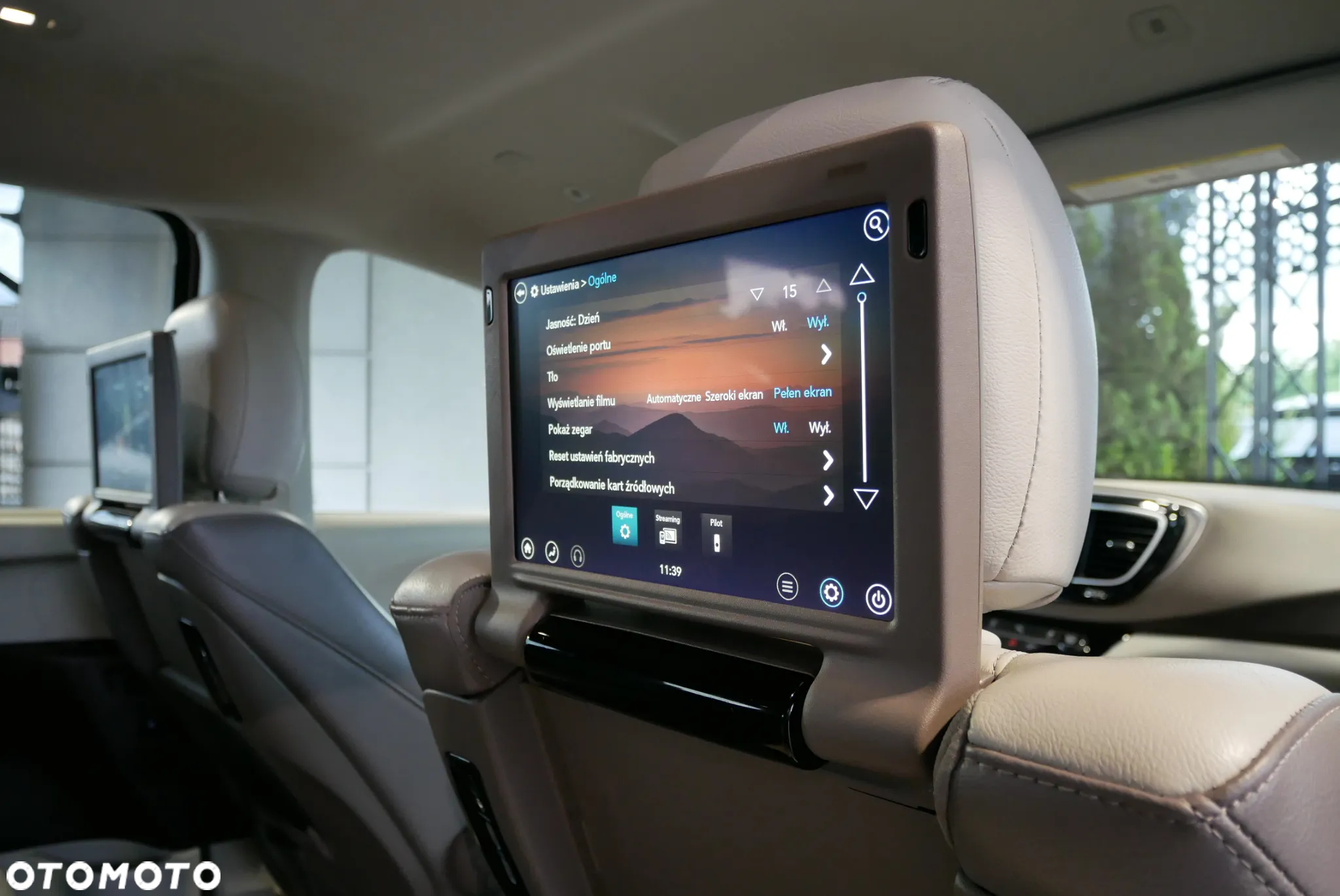 Chrysler Pacifica - 27