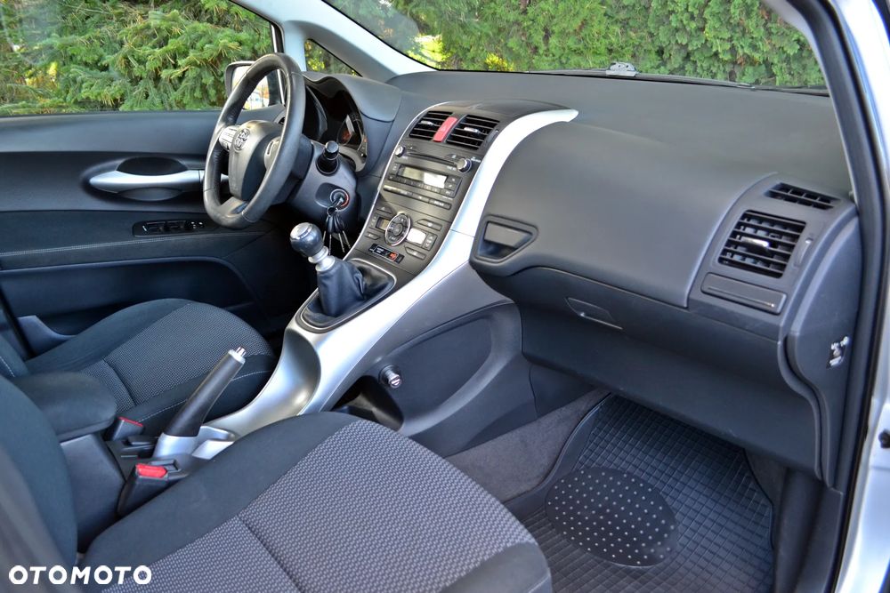 Toyota Auris 1.6 2010 - 15