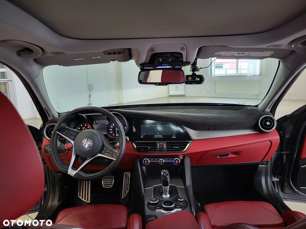 Alfa Romeo Giulia 2.0 Turbo 16V AT8-Q4 Ti - 23