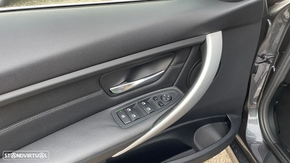 BMW 320 d Auto Line Sport - 26