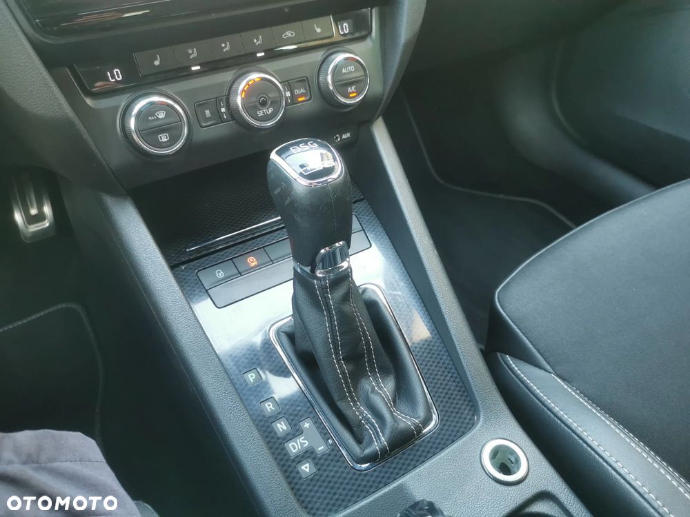 Skoda Octavia 2.0 TDI DSG RS - 17