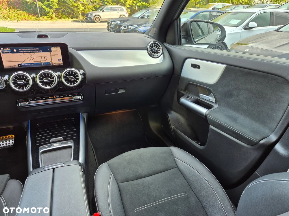 Mercedes-Benz GLA 200 AMG Line - 24