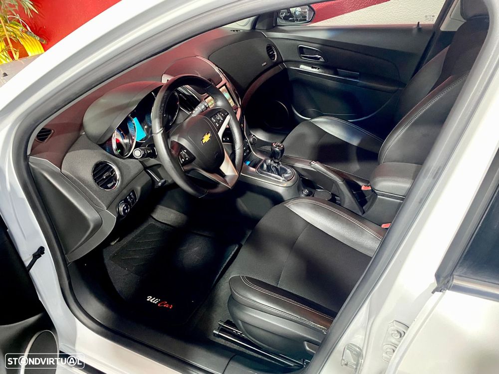 Chevrolet Cruze SW 1.7 VCDi LTZ - 19