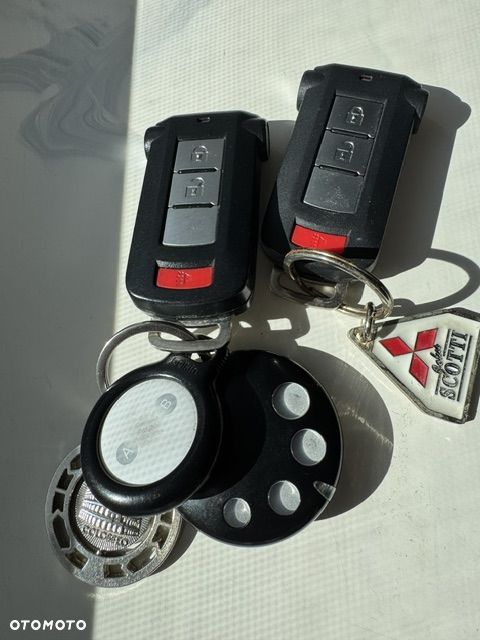 Mitsubishi Outlander - 25