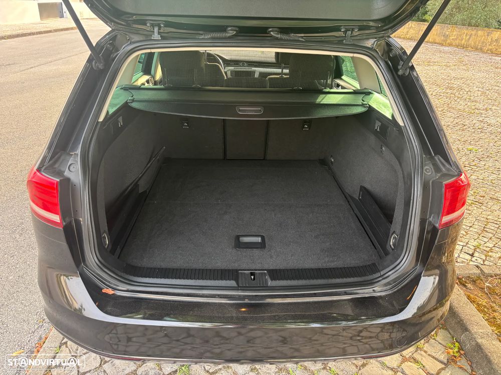 VW Passat Variant 2.0 TDI Confortline - 17