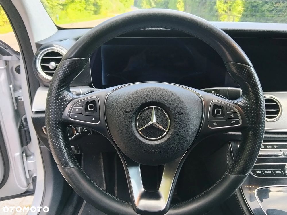 Mercedes-Benz Klasa E 220 d 4-Matic Business Edition 9G-TRONIC - 15