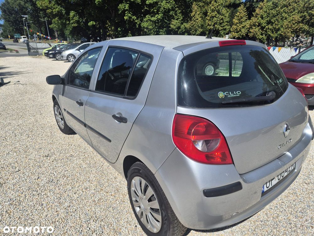 Renault Clio - 7