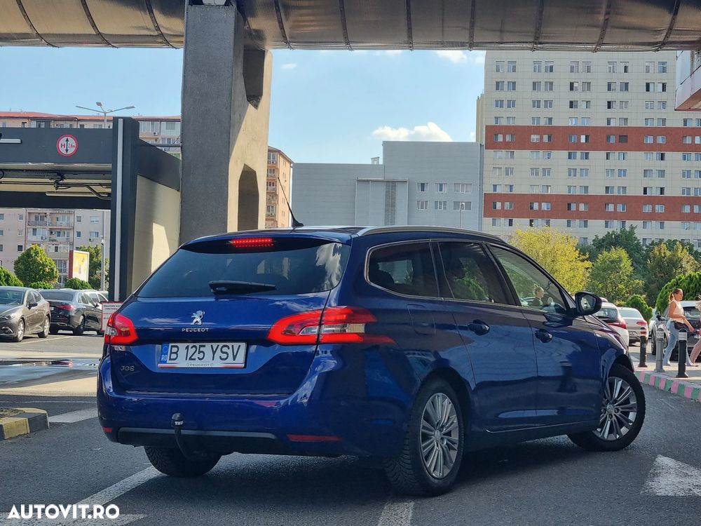 Peugeot 308 SW 1.2 L PureTech Turbo S&S Allure - 14