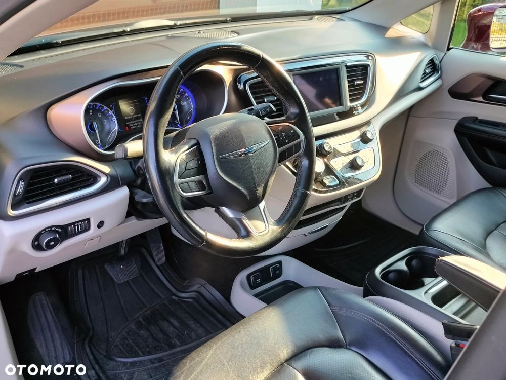 Chrysler Pacifica - 5