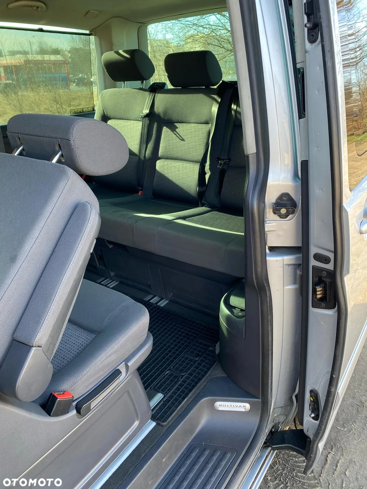 Volkswagen Multivan - 10