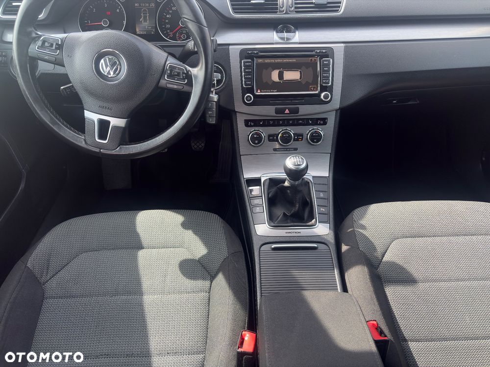 Volkswagen Passat 2.0 TDI 4Motion BlueMotion Technol Comfortline - 14