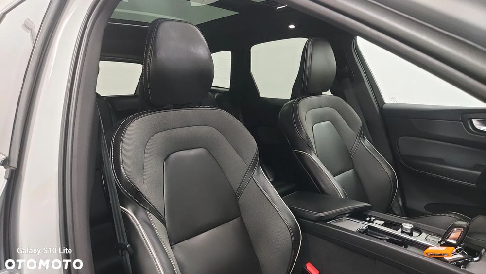 Volvo XC 60 B4 D AWD Ultimate Dark - 20