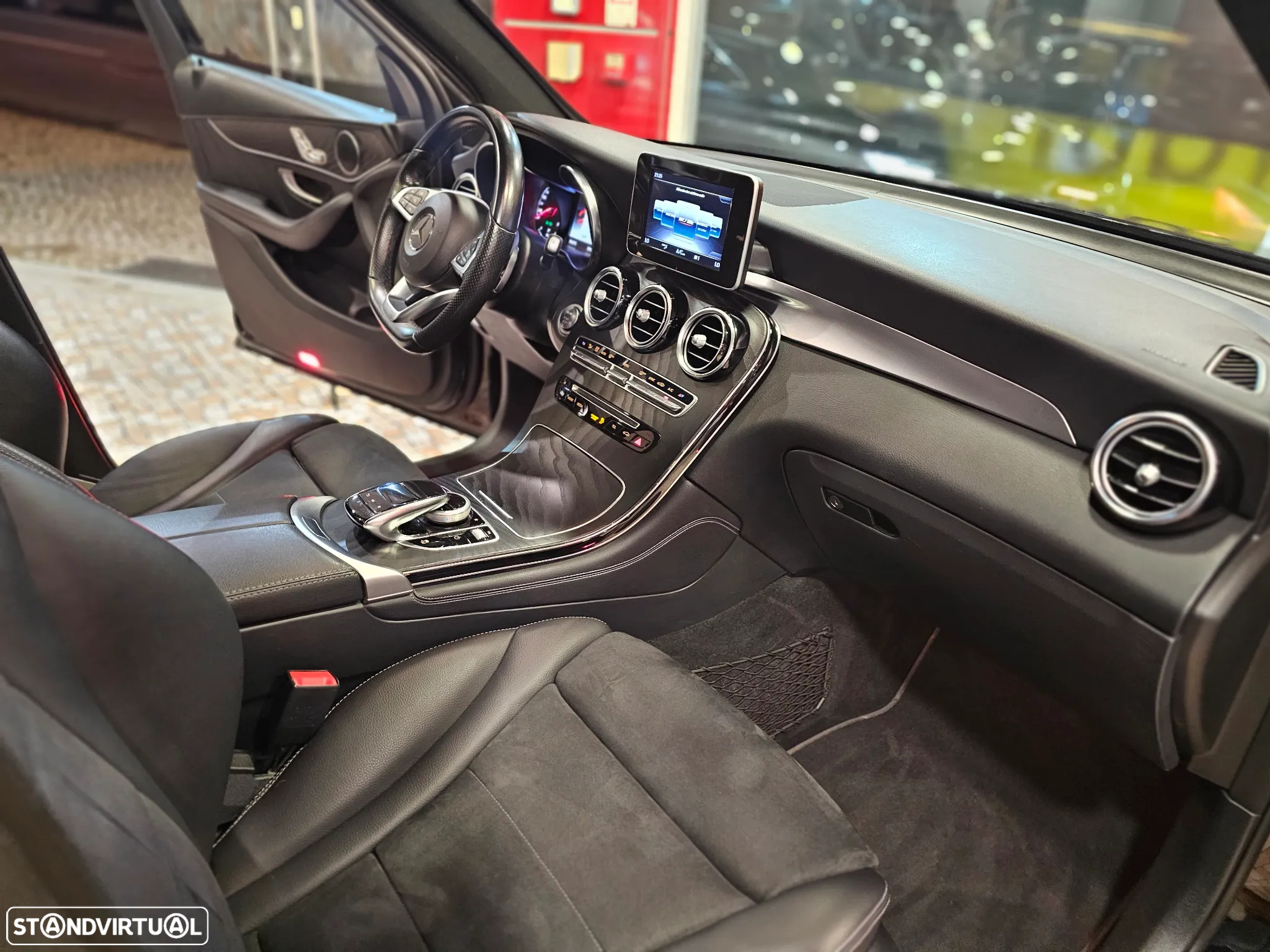 Mercedes-Benz GLC 250 d 4Matic 9G-TRONIC AMG Line - 9