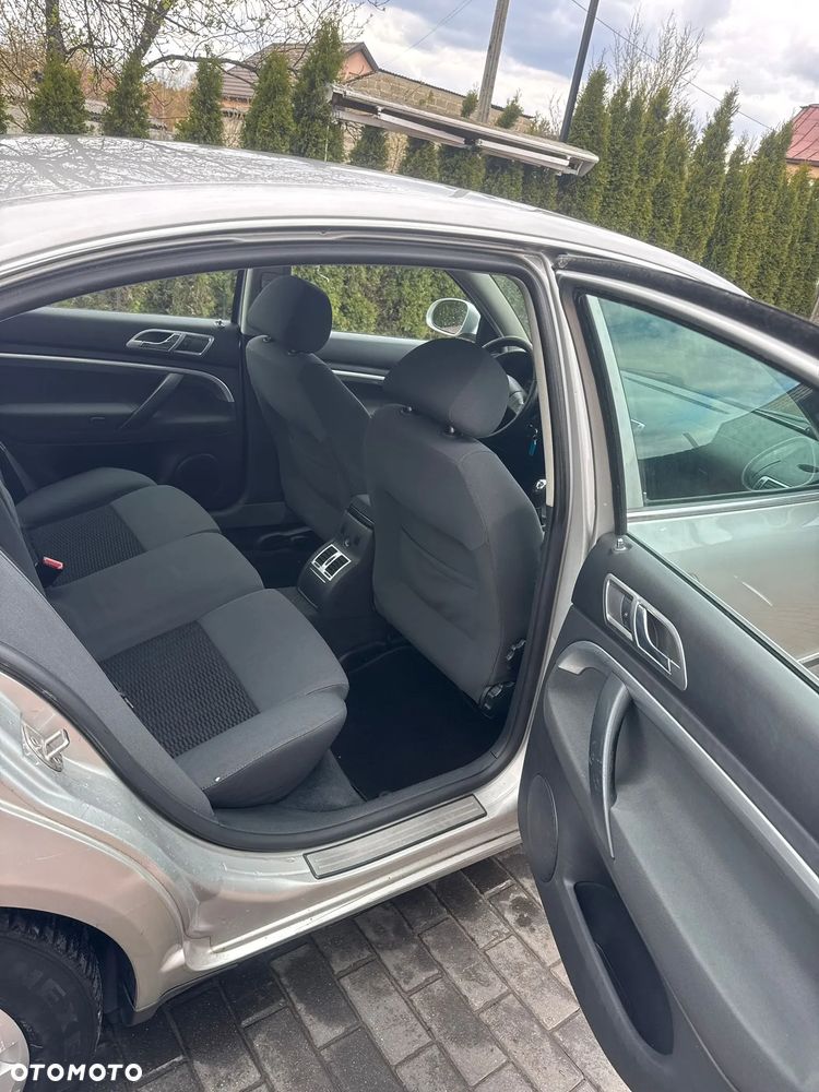 Skoda Superb 2.0 TDI DPF Ambiente - 24