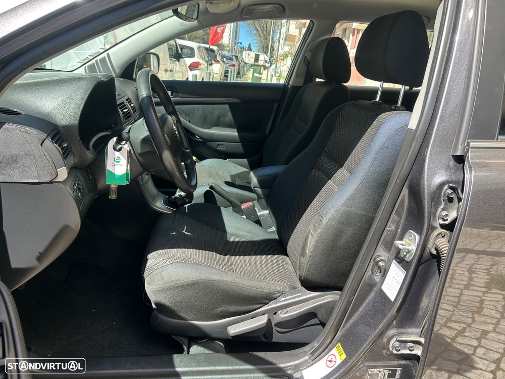 Toyota Avensis SW 2.0 D-4D - 11