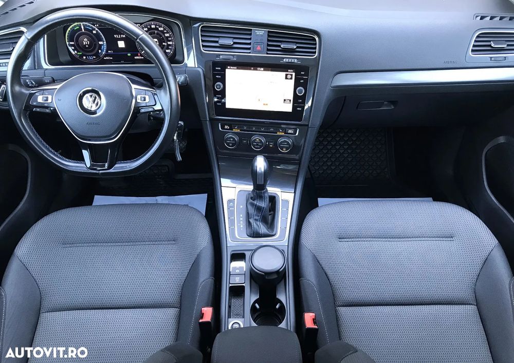 Volkswagen Golf - 6
