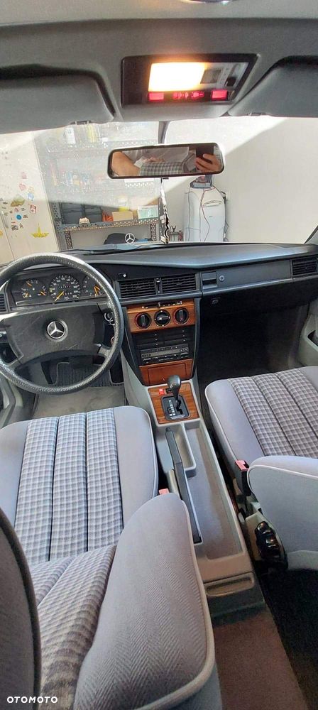 Mercedes-Benz W201 (190) - 13