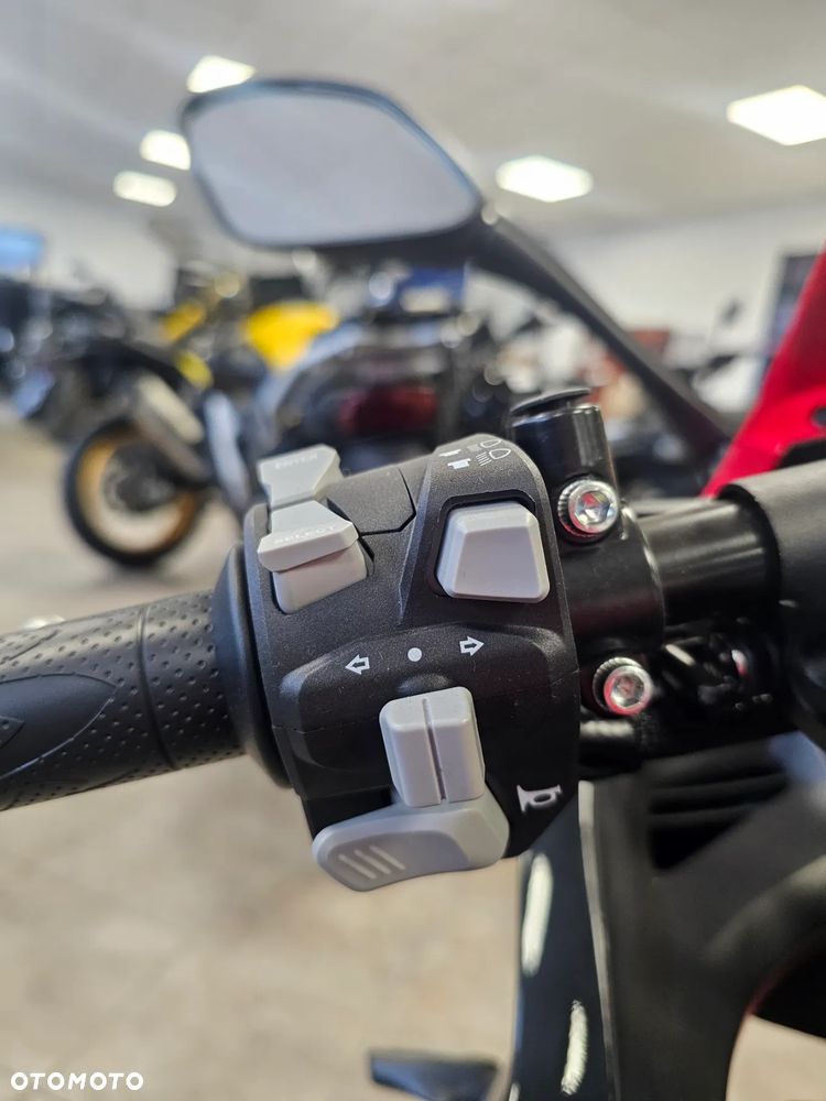 QJMOTOR SRK 125R - 7