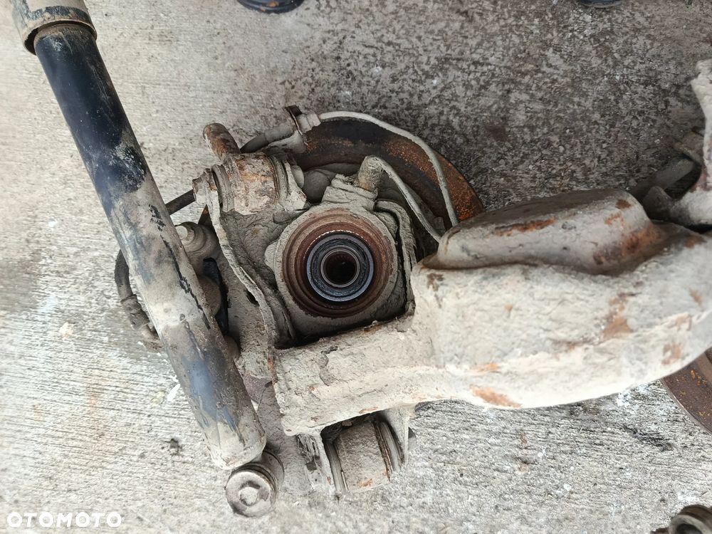 Zwrotnica tył prawa lewa toyota rav4 2 2.0D - 6