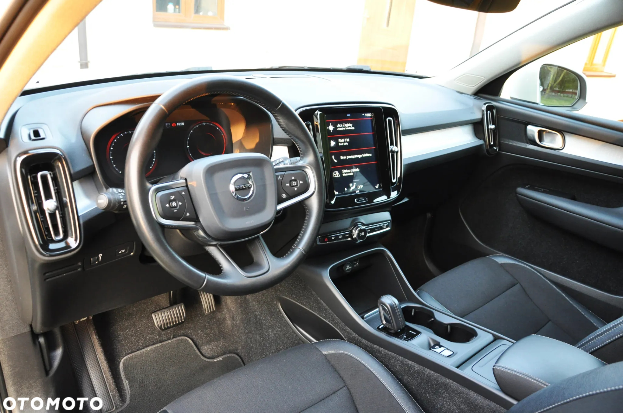 Volvo XC 40 D3 AWD Momentum Pro - 34