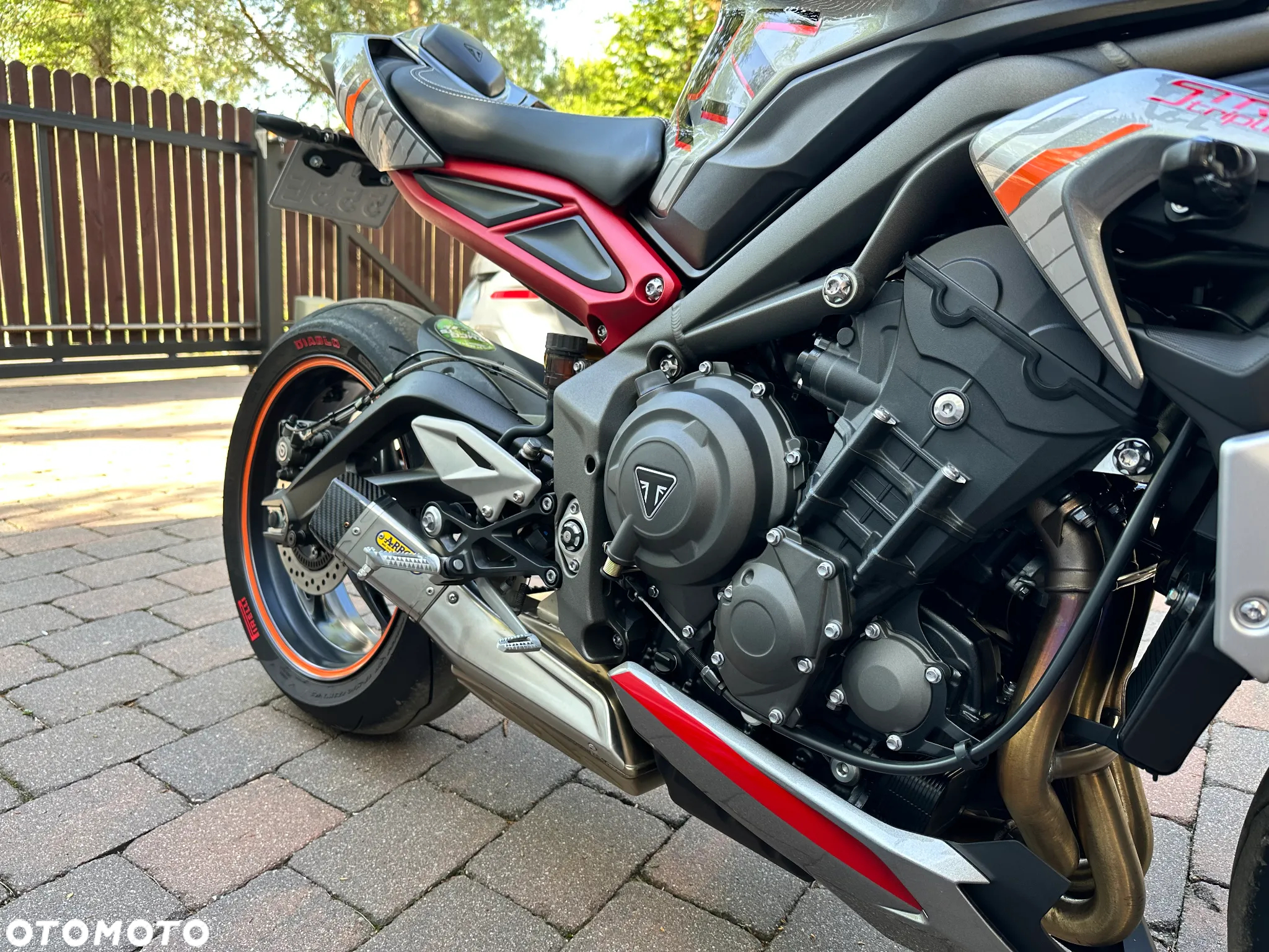 Triumph Street Triple - 16