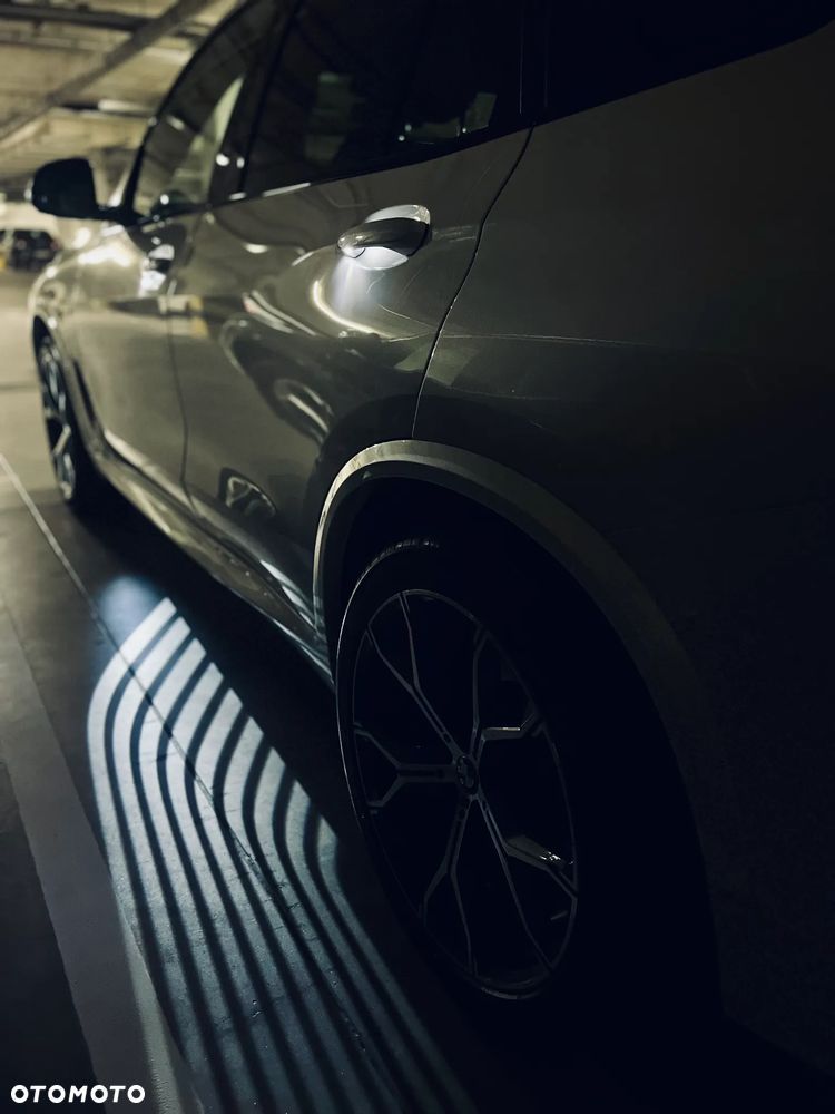 BMW X5 xDrive40d mHEV - 36