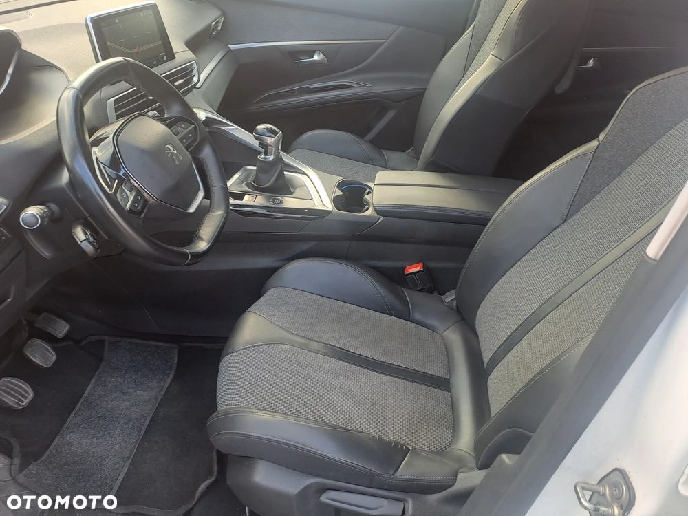 Peugeot 5008 - 8