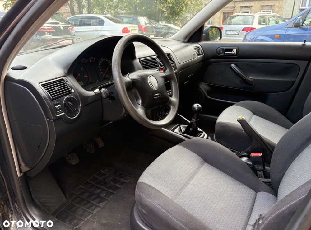Volkswagen Golf - 6