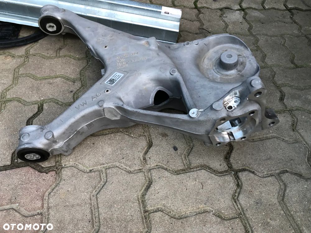Volkswagen Multivan T7 wahacz lewy zwrotnica piasta Tył lewa 7T0501071C - 1