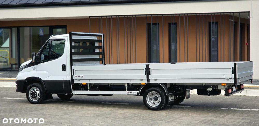 Iveco ❗️❗️DAILY 3.0 180KM MAXI 50C18 JAK NOWY ❗️❗️MODEL 2024 / BLOKADA MOSTU / SKRZYNIA OTWARTA WIDAR 10 PALET / 3500KG HAK / PIERWSZY WŁASCICIEL / NAVI / KAMERA COFANIA / FULL LED / TEMPOMAT AKTYWNY / BLIŹNIAKI / BURTY ALUMINIOWE / WERSJA WZMOCNIONA / FULL OPCJA / SERWIS ASO / SALON POLSKA / 35C15 50C15 35C18❗❗ JAK Z SALONU - NOWY -❗❗ - 18